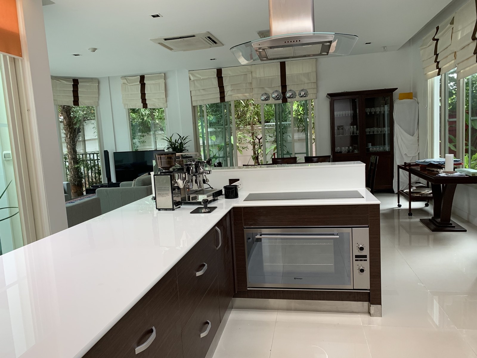 Stone surface, joinery